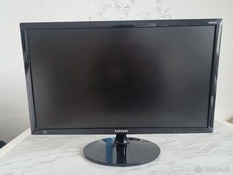 Samsung S24D300H