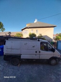 obytna dodavka s pieckou a so solarnou energiou
