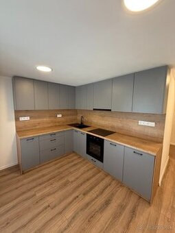 Na prenájom 3 izbový byt s balkónom v Handlovej