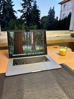 MacBook Air 15" m4 2025 rok 256 GB, 16 GB RAM. Bateria 100%