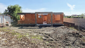 Rozostavaný 4-izbový rodinný dom v Tomášikove