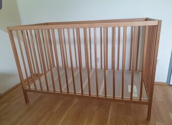 Drevená postieľka IKEA