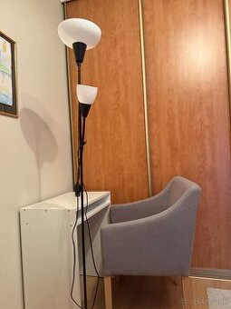 Smerová lampa + stôl + stolička. Ako nové.