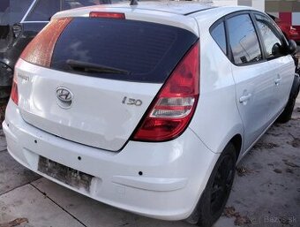 Predám MOTOR G4FA HYUNDAI i30 1.4 2009 NÁRAZNÍK, KAPOTA, SVE