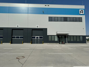 Prenájom 2 nových skladov od 800 m² vrátane kancelárii priam
