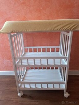 Prebaľovací pult (s kolieskami)