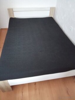 Predám posteľ + rošt a matrac