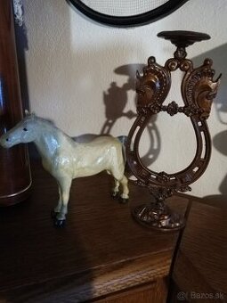 Svietnik kôň