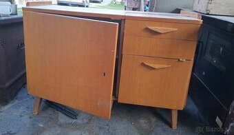 Botnikova retro skrinka