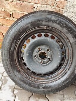 Plechové disky s letnými pneumatikami R15