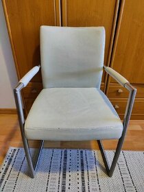 Koženková stolička, kreslo biele