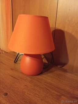Predam lacno menšiu lampu na nočny stolik