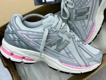 NEW BALANCE 1906 R
