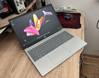 /15.6"/HP Notebook/4GB RAM DDR5/128GB NVMe SSD/Intel HD 2GB