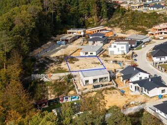 Na predaj stavebný pozemok – 520 m² – Bojnice, Obora