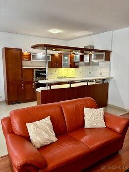 Prenájom, Atraktívny, 3-IZB. BYT, 100 M2 , Bratislava-Kramár