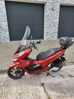 PREDAM  KRASNU HONDU PCX 125 + VYBAVA