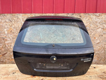 PRODÁM PÁTE DVEŘE ZADNÍ VÍKO KUFRU ŠKODA SUPERB II 3T0 COMBI