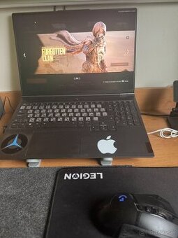 Lenovo Legion 7 + všetko zobrazené na fotografii
