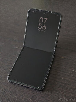 Samsung Galaxy Z Flip4 Graphite - nový