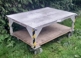 Vozik 129e pevný mohutný vhodný ako pojazdné lešenie zdvihák