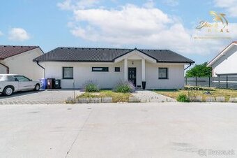 Exkluzívna Novostavba s Pozemkom v Obci Veselé - 1