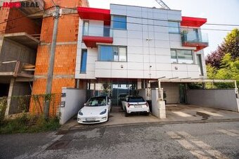 4 IZB0VÝ DOM 141 M2, STARÉ MESTO, FLORIANSKA UL., 2X PARKING