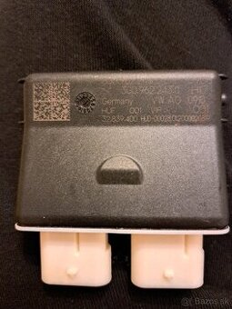 Riadiaca jednotka na otváranie piatych dverí.