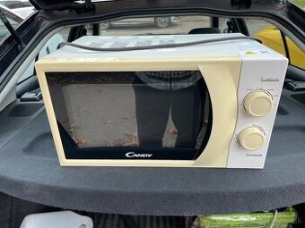 Mikrovlnka Candy z kancelarie