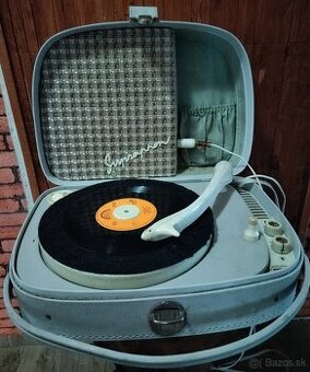 Kufríkový gramofon Supraphon GE080-1962-