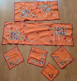 Vyšívané obrusy a dečky  - set