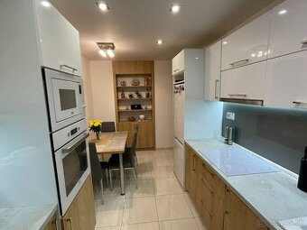 Na predaj krásny, kompletne zrekonštruovaný 2-izbový tehlový