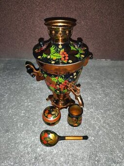 Ruský samovar – dekoratívny set Chochloma (ručne maľovaný),
