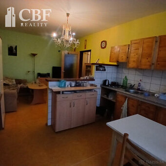 Na predaj 1-izbový byt s 2 balkónmi  v pôvodnom stave.