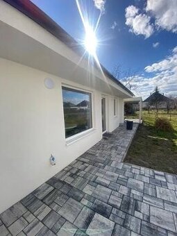 Prenájom útulného nového 2-izbového domčeka so záhradkou v c