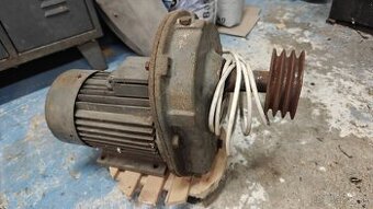MEZ Mohelnice elektromotor 2,2kW s prevodovkou 6,3i