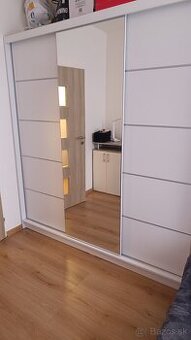 Šatníková skriňa