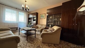 Ponúkam na predaj 4 izbový byt v centre mesta Levice.