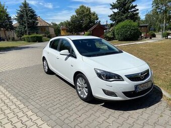 Opel Astra J 1.6 Turbo benzín
