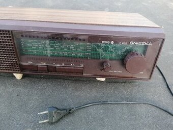 Predám starožitné rádio Diora Sniežka R 207