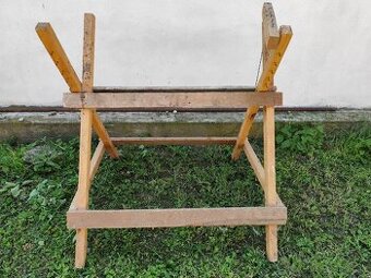Predám túto stabilnú, nepoškodenú kozu na rezanie dreva.  Ší