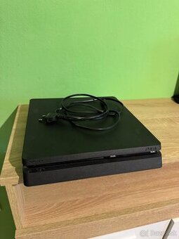 Predám ps4 slim 500gb
