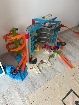 Hot wheels garáž - 1