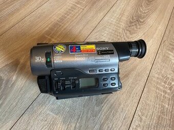 Hi8 kamera Sony CCD-TR810E