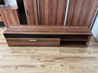 Skrinka pod TV