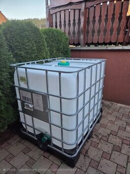 Predám IBC kontajner,nádrž na vodu 1000L.
