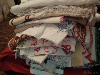 Vyšívané obrusy a decky