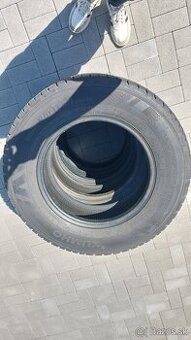 Zimné pneumatiky Kumho 215/70 R15C – 5-6 mm dezén – 15 €/ks