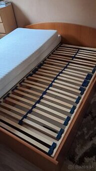 Predám postele z matracmi a dva stolíky