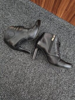 Kotnikove cizmy velkost 37